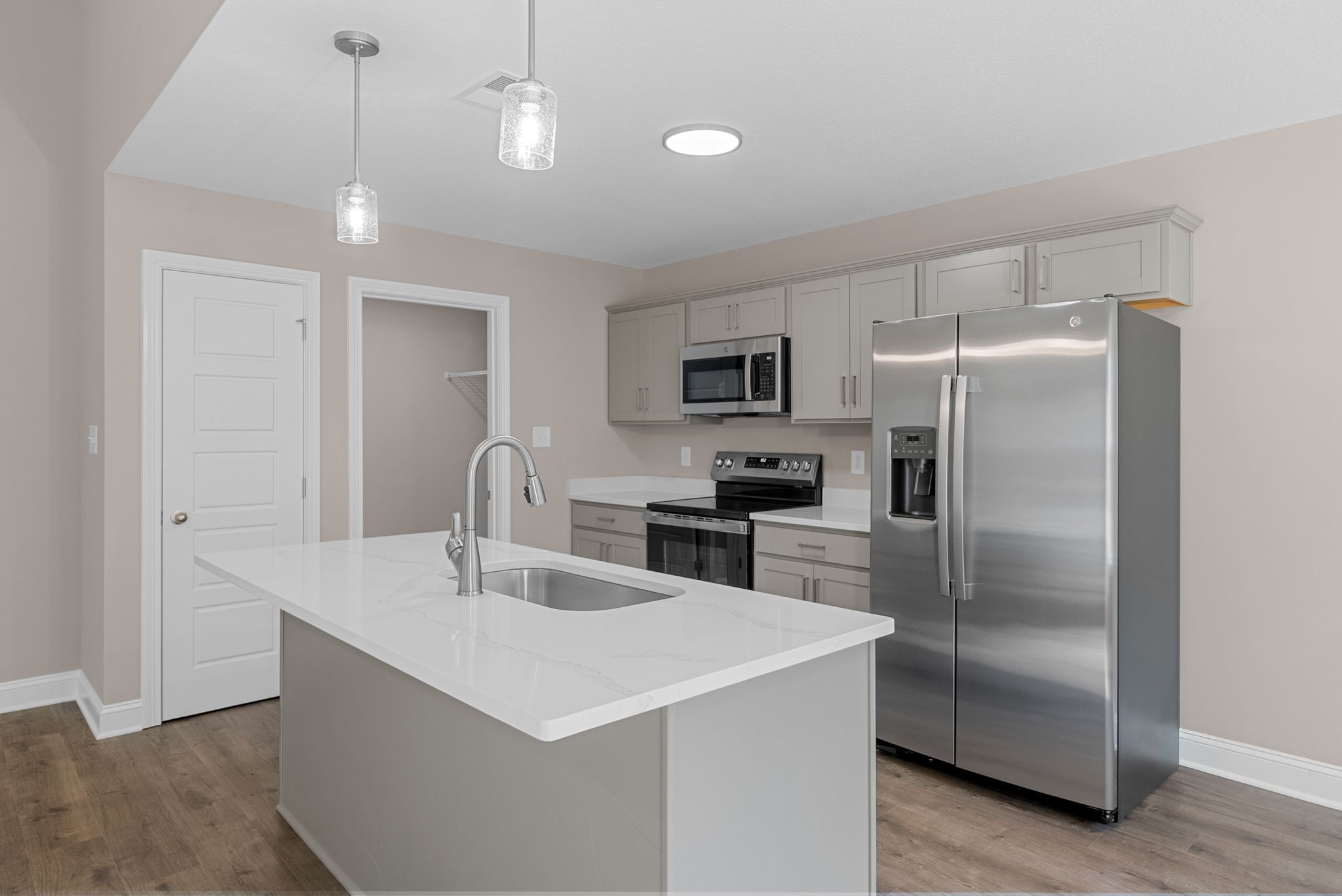 39 Echo Ridge Oak Grove, KY 42262 - Photo 11 of 28 a kitchen with stainless steel appliances a refrigerator a sink a stove a microwave and island