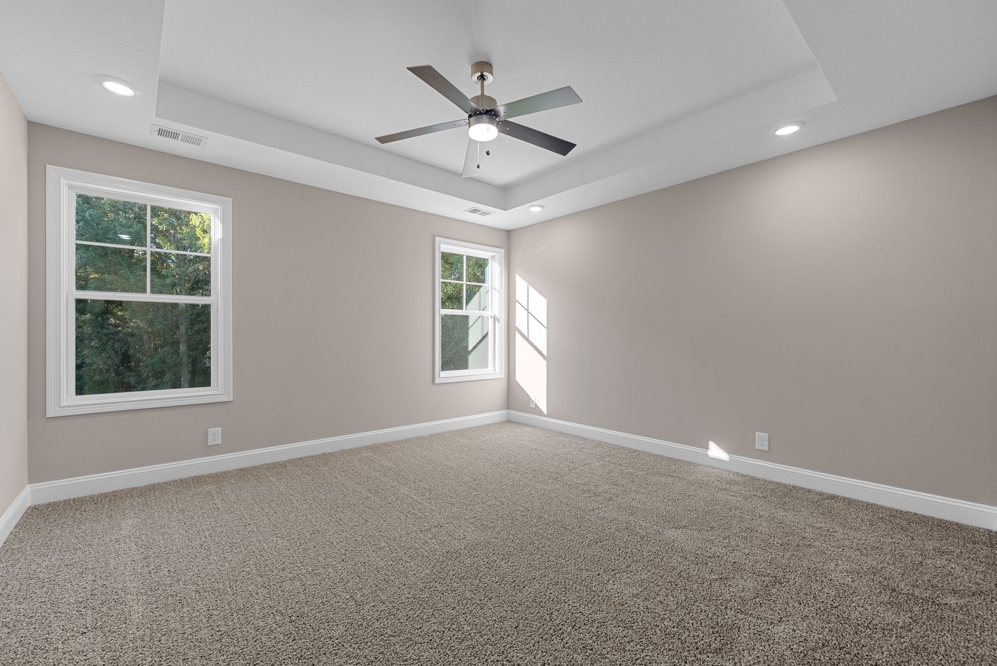 39 Echo Ridge Oak Grove, KY 42262 - Photo 14 of 28 an empty room with a window and a ceiling fan