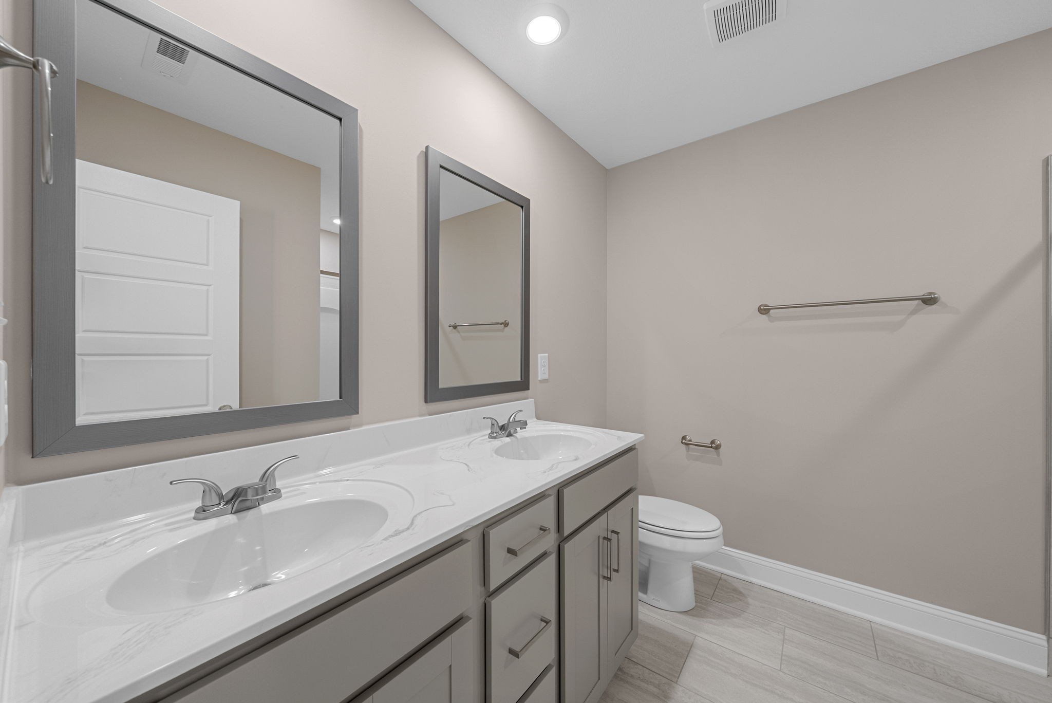 39 Echo Ridge Oak Grove, KY 42262 - Photo 16 of 28 a bathroom with a sink a toilet a light fixture and a mirror