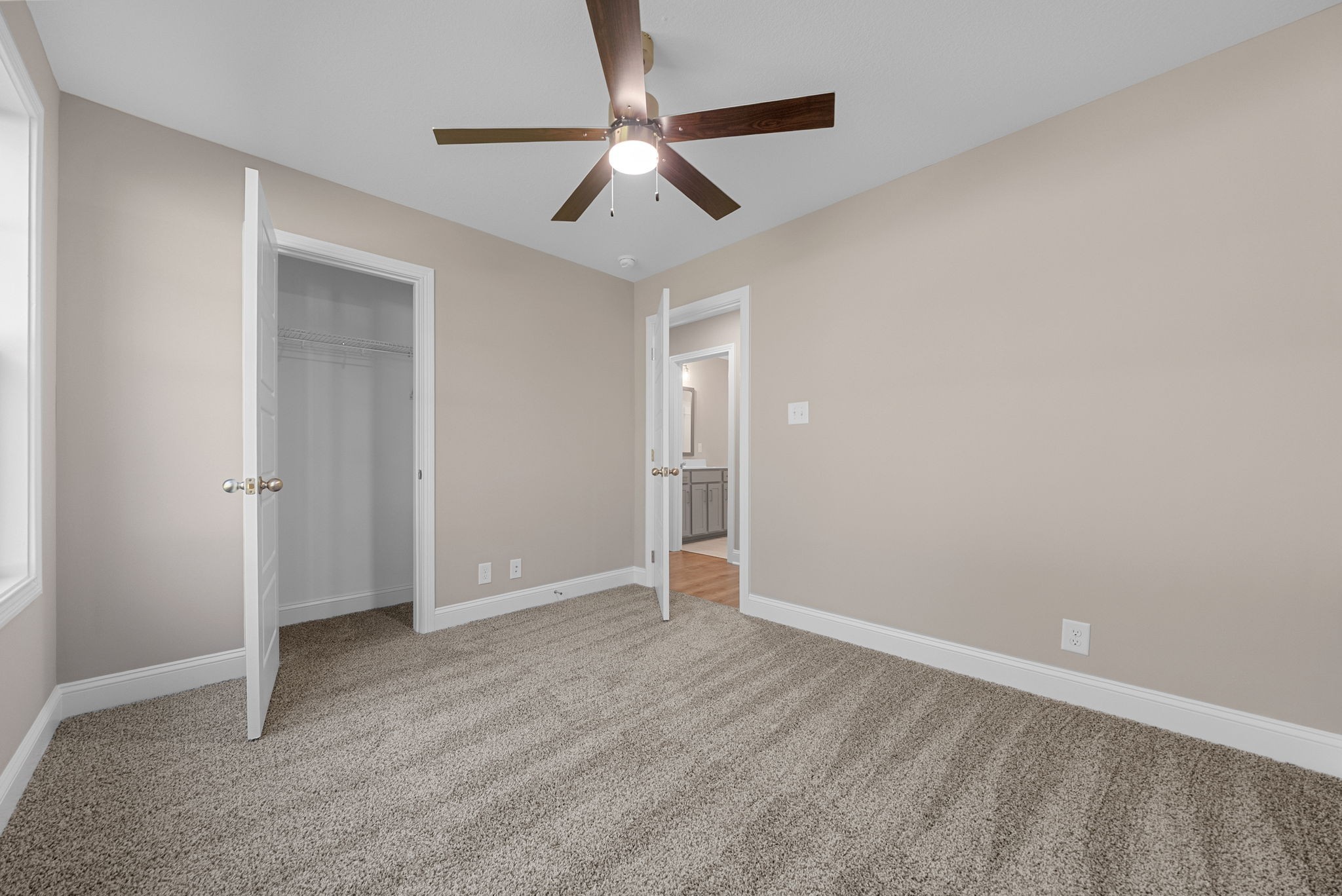 39 Echo Ridge Oak Grove, KY 42262 - Photo 21 of 28 an empty room with closet and a chandelier fan