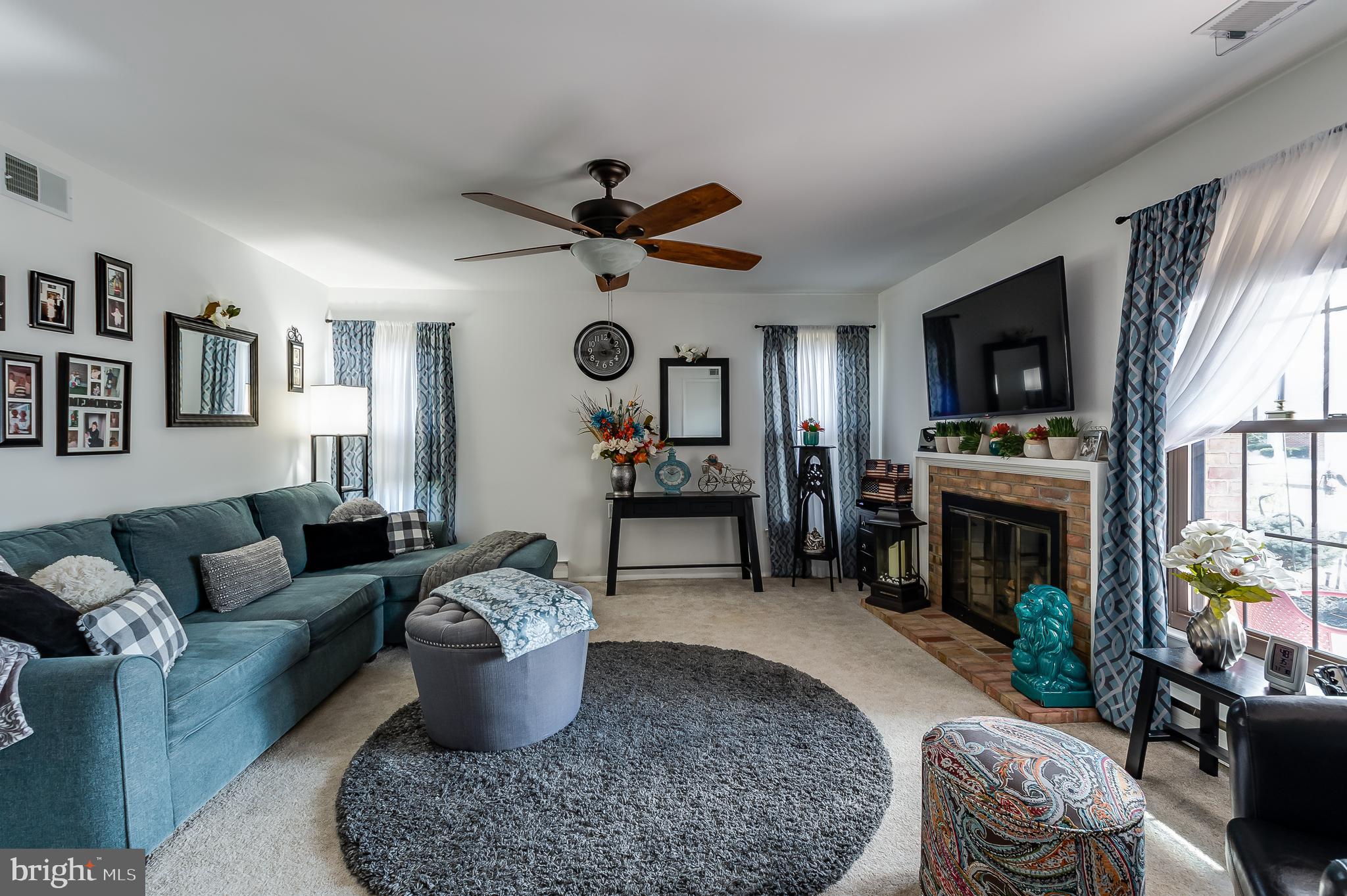 10 Mayfair Road Southampton, NJ 08088 - Photo 3 of 28 livin room