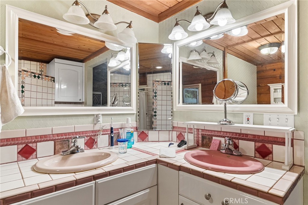 14969 Centerville Road Magalia, CA 95954 - Photo 29 of 75 a bathroom with a sink double vanity and a mirror