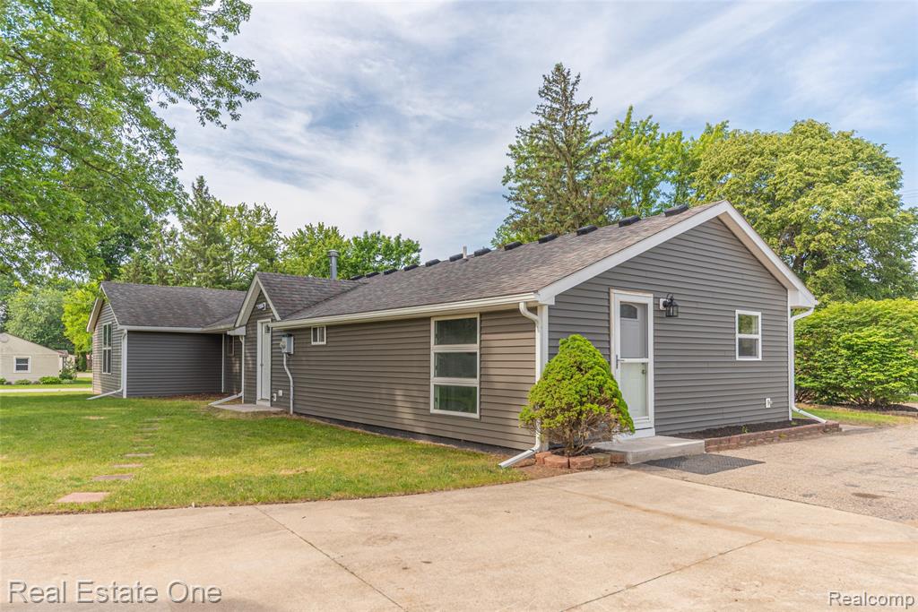 912 North Wixom Road Wixom, MI 48393 - Photo 42 of 49