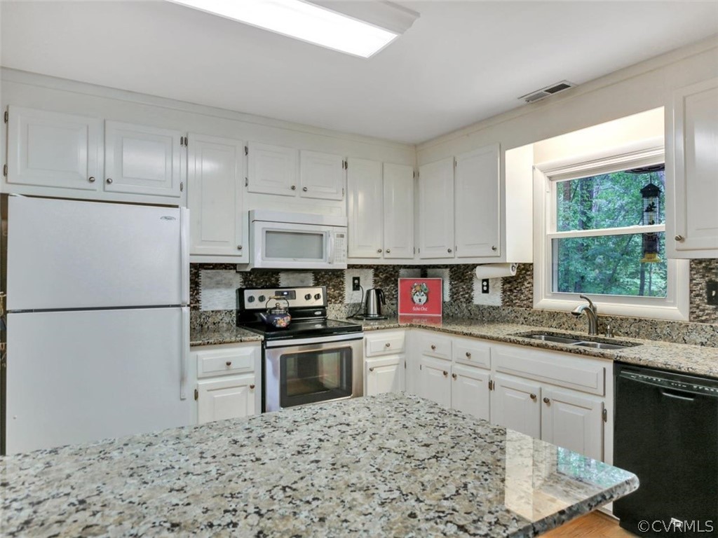 2903 Cove Ridge Circle Midlothian, VA 23112 - Photo 13 of 25 Kitchen