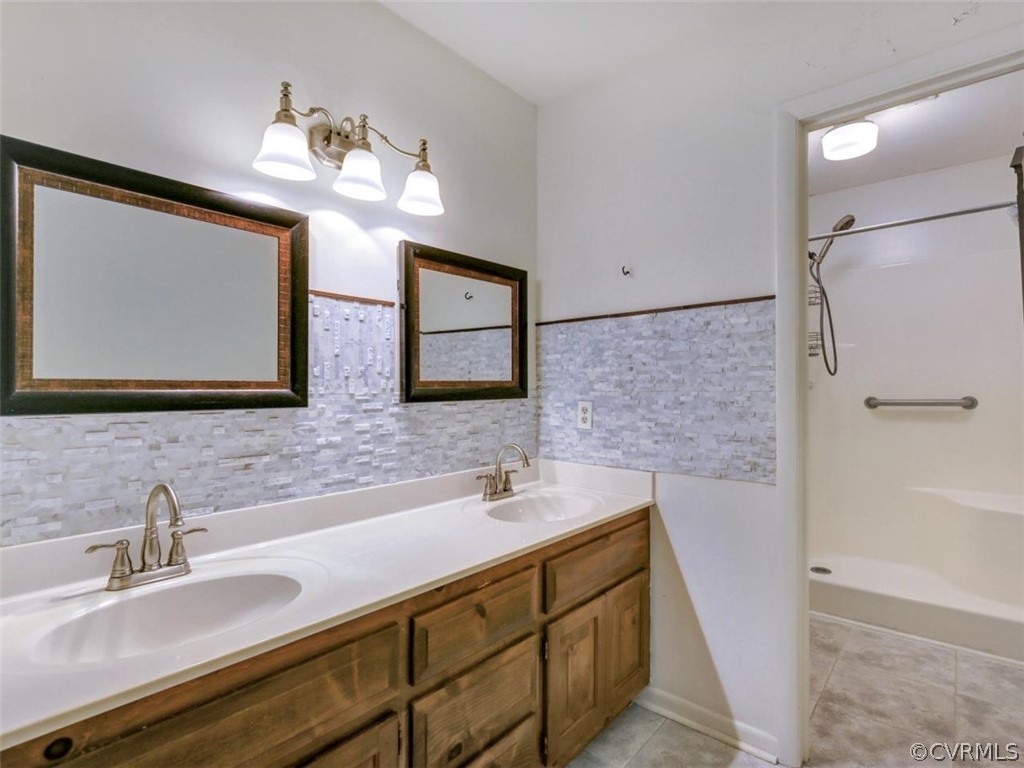 2903 Cove Ridge Circle Midlothian, VA 23112 - Photo 20 of 25 Master Bath