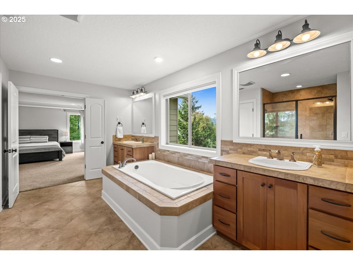 1315 Begonia Avenue Forest Grove, OR 97116 - Photo 27 of 48 Owner's Suite Bathroom