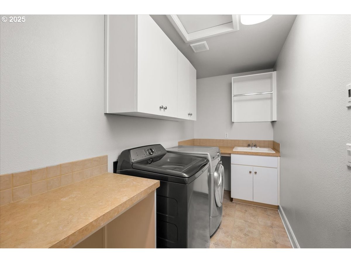 1315 Begonia Avenue Forest Grove, OR 97116 - Photo 36 of 48 Laundry