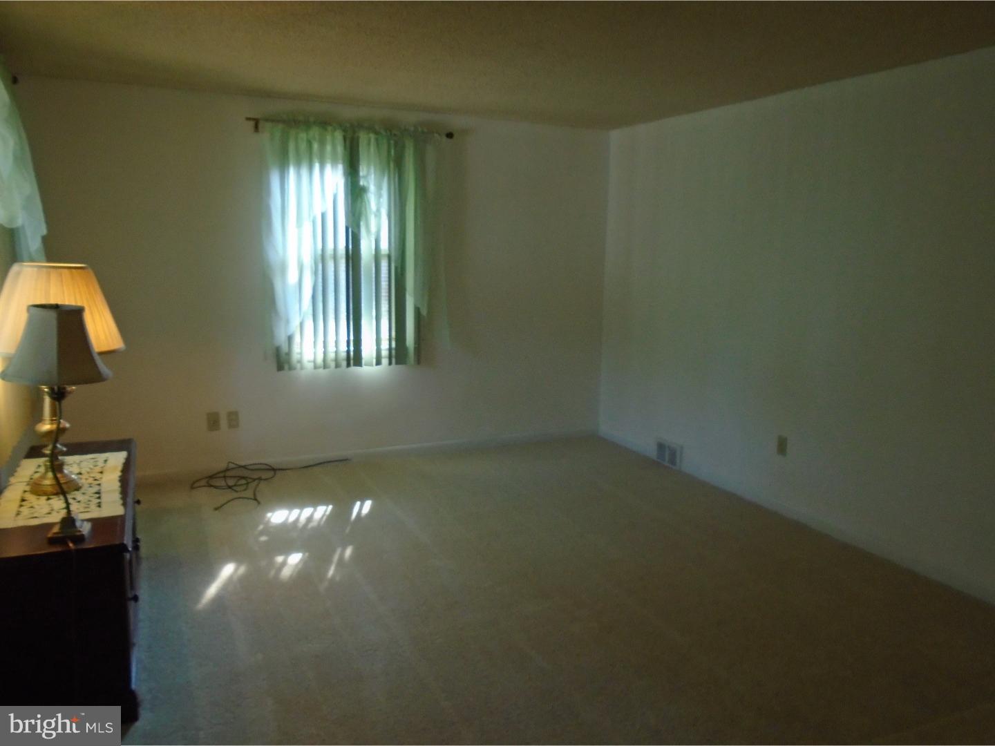 16 Golf Road Darby, PA 19023 - Photo 4 of 13 Living Room