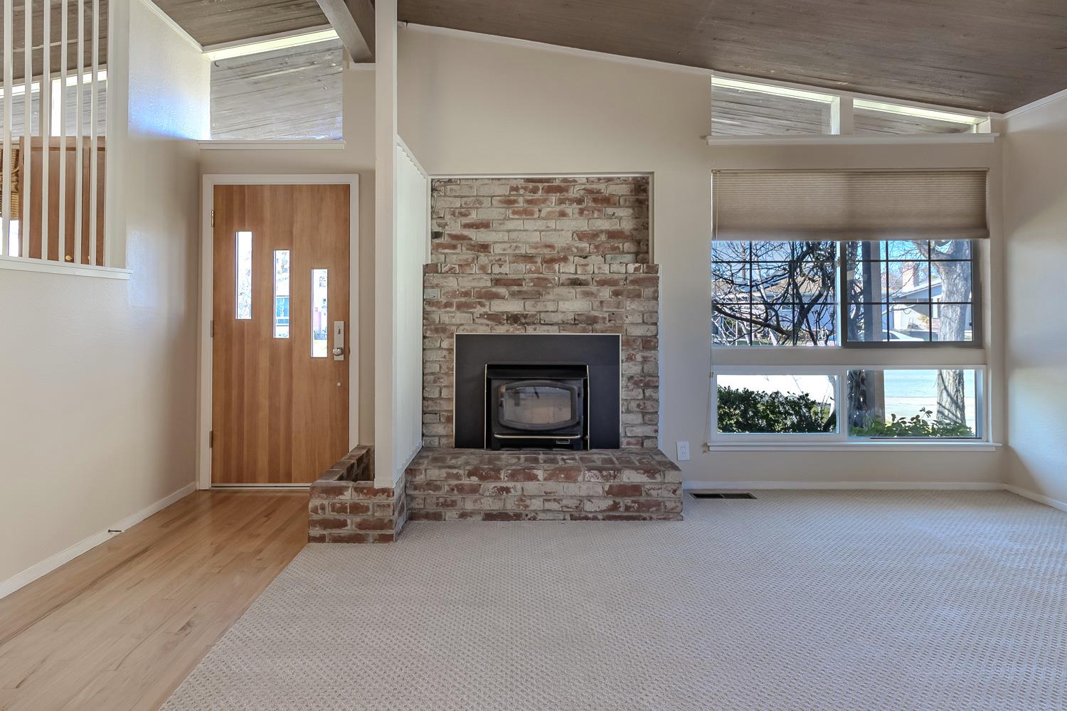 1506 Madison Avenue Tracy, CA 95376 - Photo 6 of 21 an empty room with windows