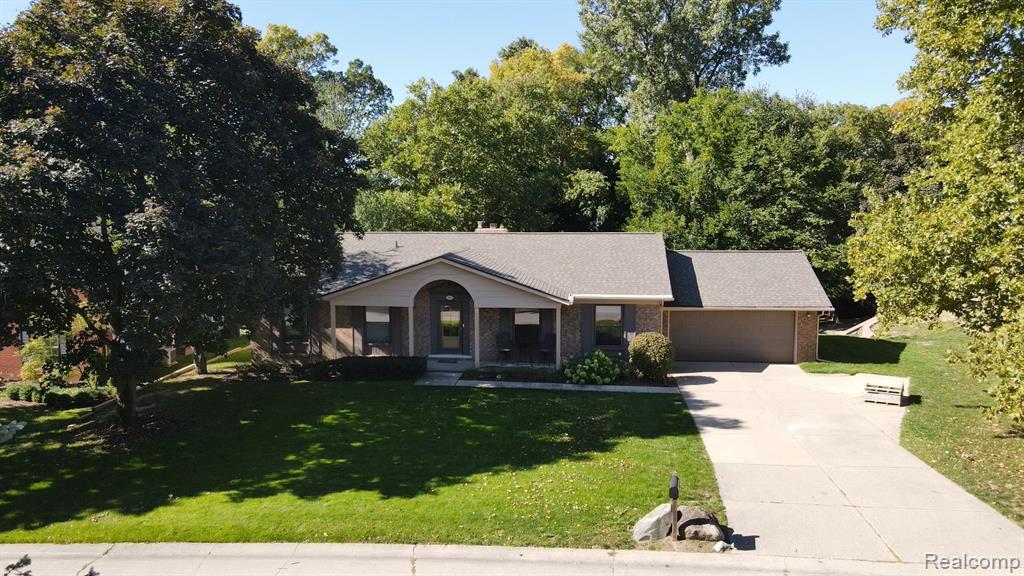 650 Lake Forest Road Rochester Hills, MI 48309 - Photo 2 of 30