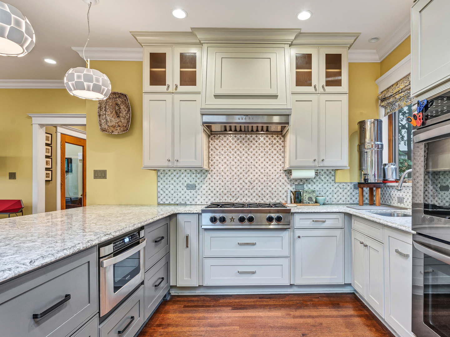 1516 West Sherwin Avenue Chicago, IL 60626 - Photo 3 of 15