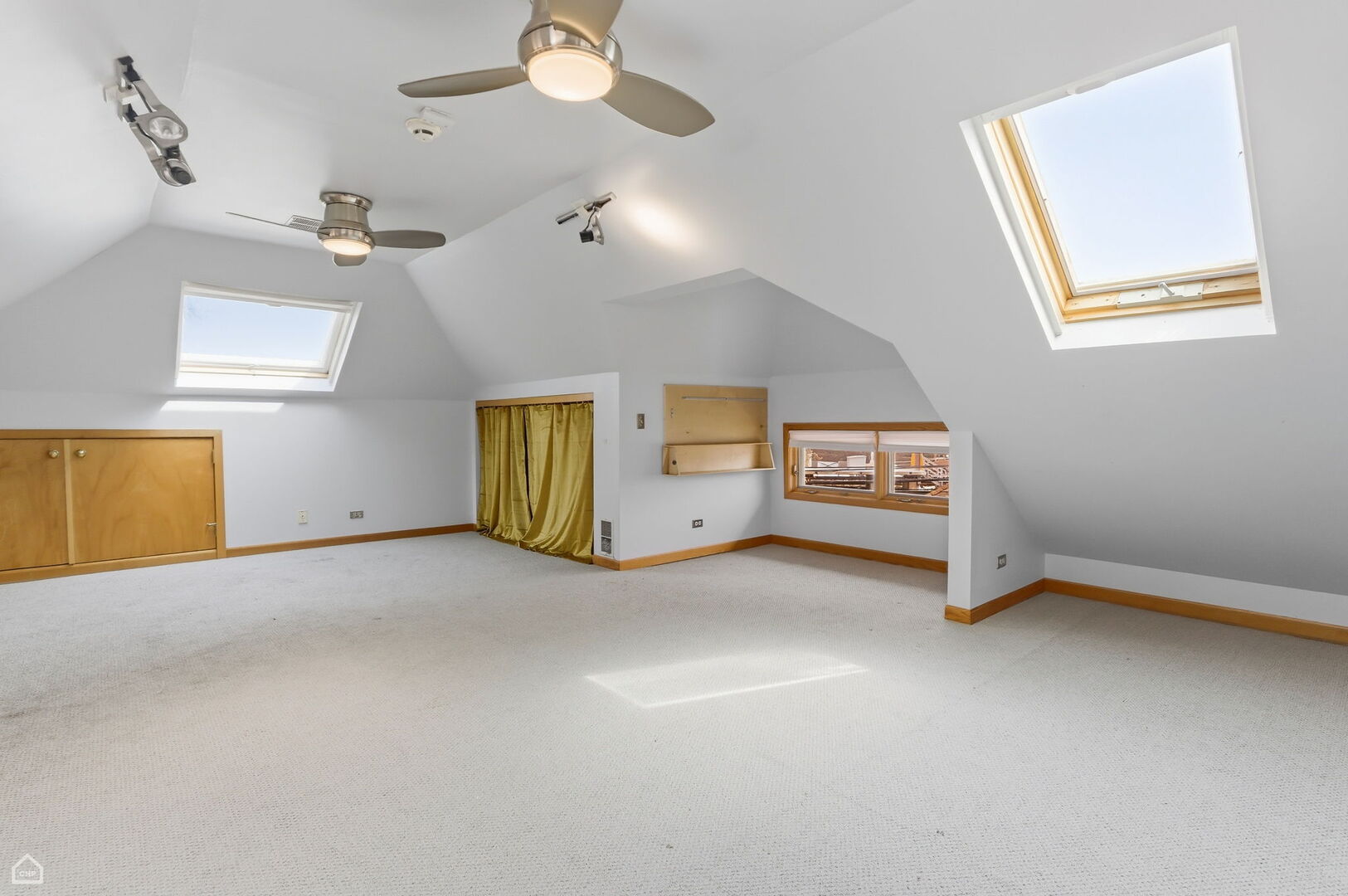 1516 West Sherwin Avenue Chicago, IL 60626 - Photo 31 of 45 en empty room with windows and ceiling fan