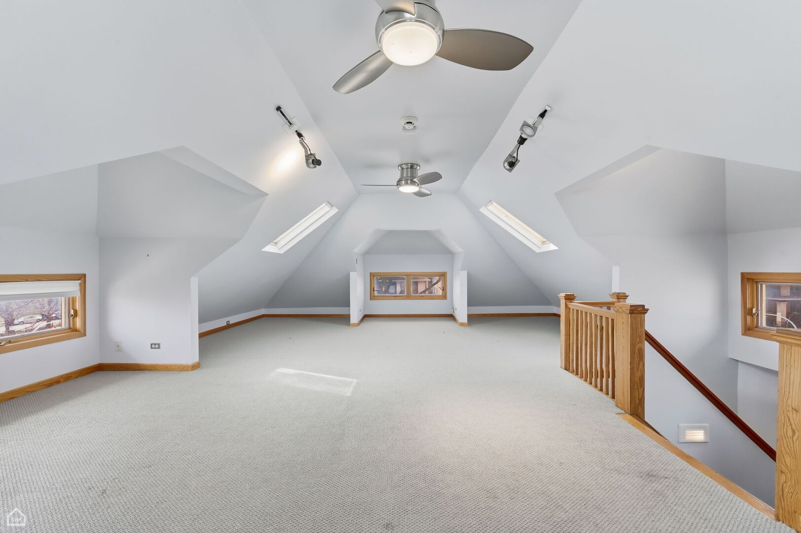 1516 West Sherwin Avenue Chicago, IL 60626 - Photo 32 of 45 an empty room with windows