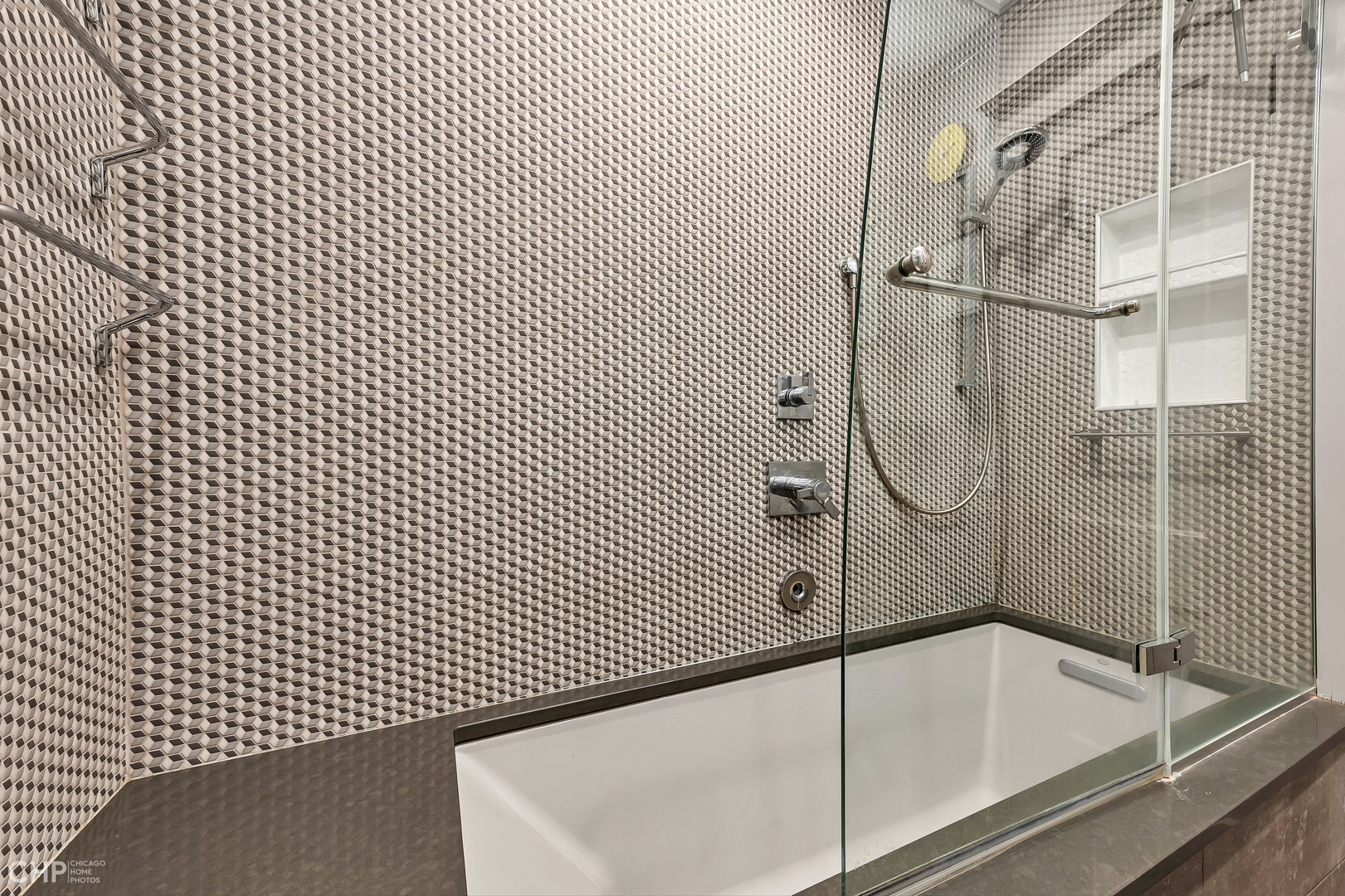 1516 West Sherwin Avenue Chicago, IL 60626 - Photo 10 of 15