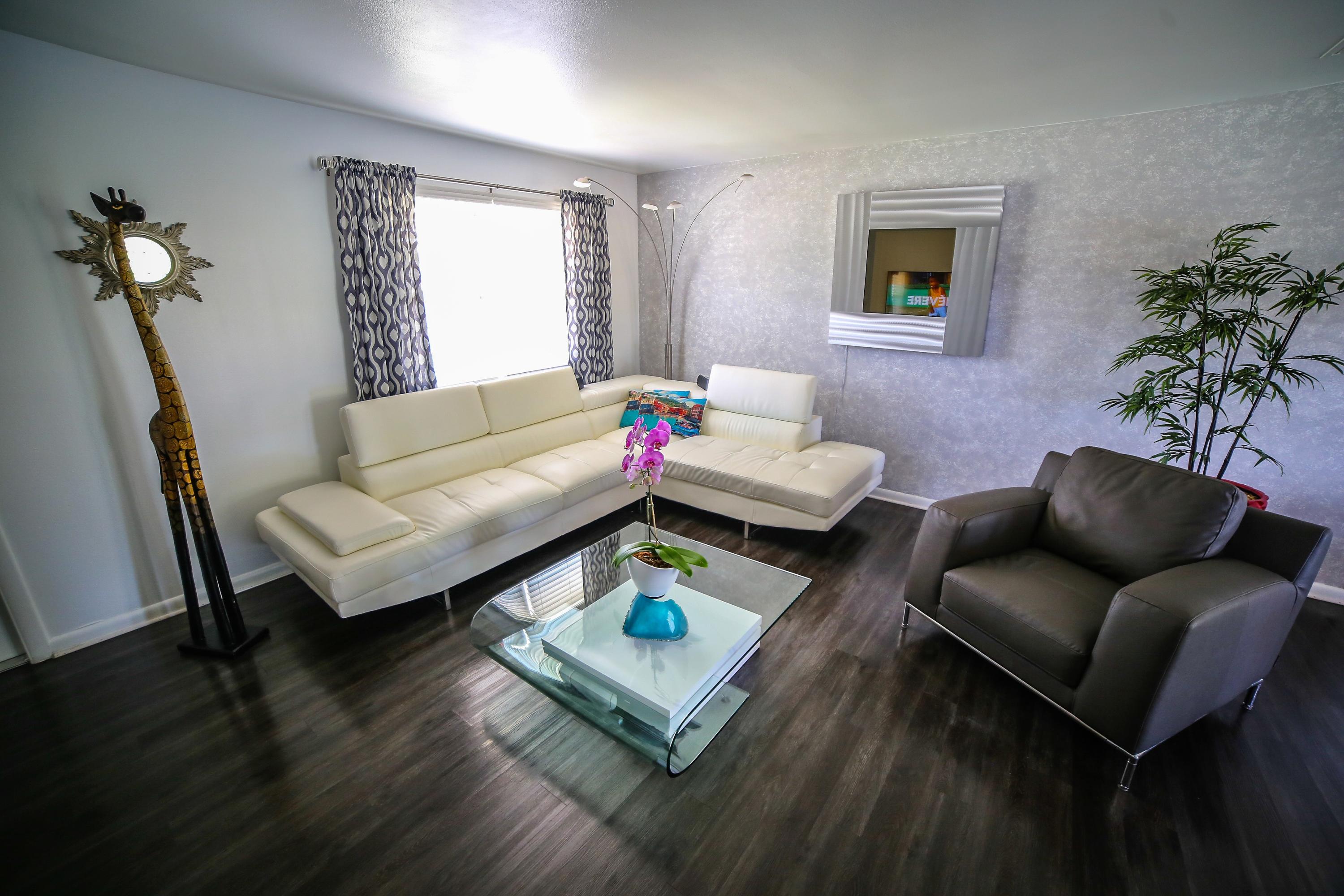 46 Andros Road Palm Springs, FL 33461 - Photo 13 of 25 Living room