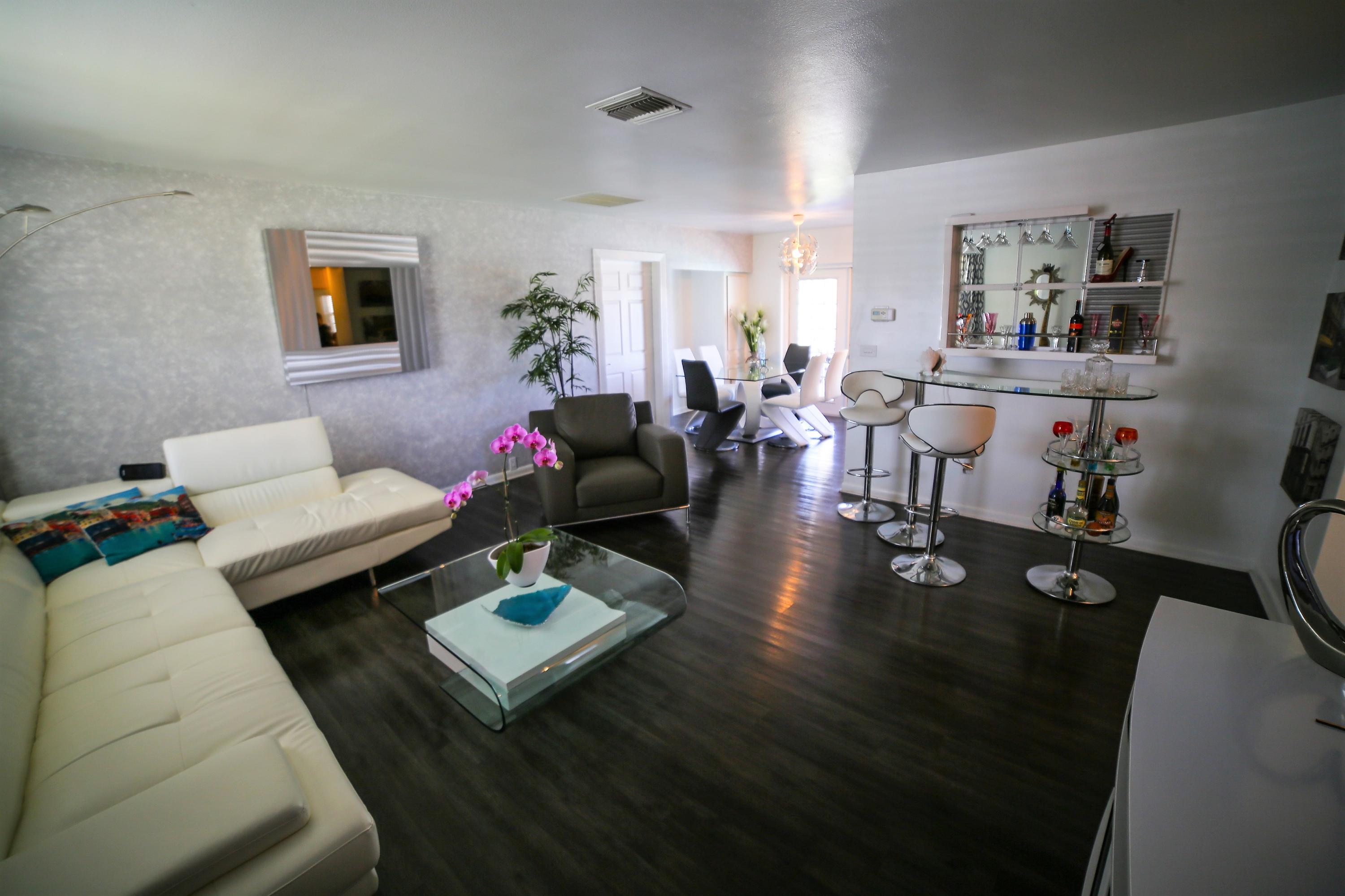 46 Andros Road Palm Springs, FL 33461 - Photo 16 of 25 Living room