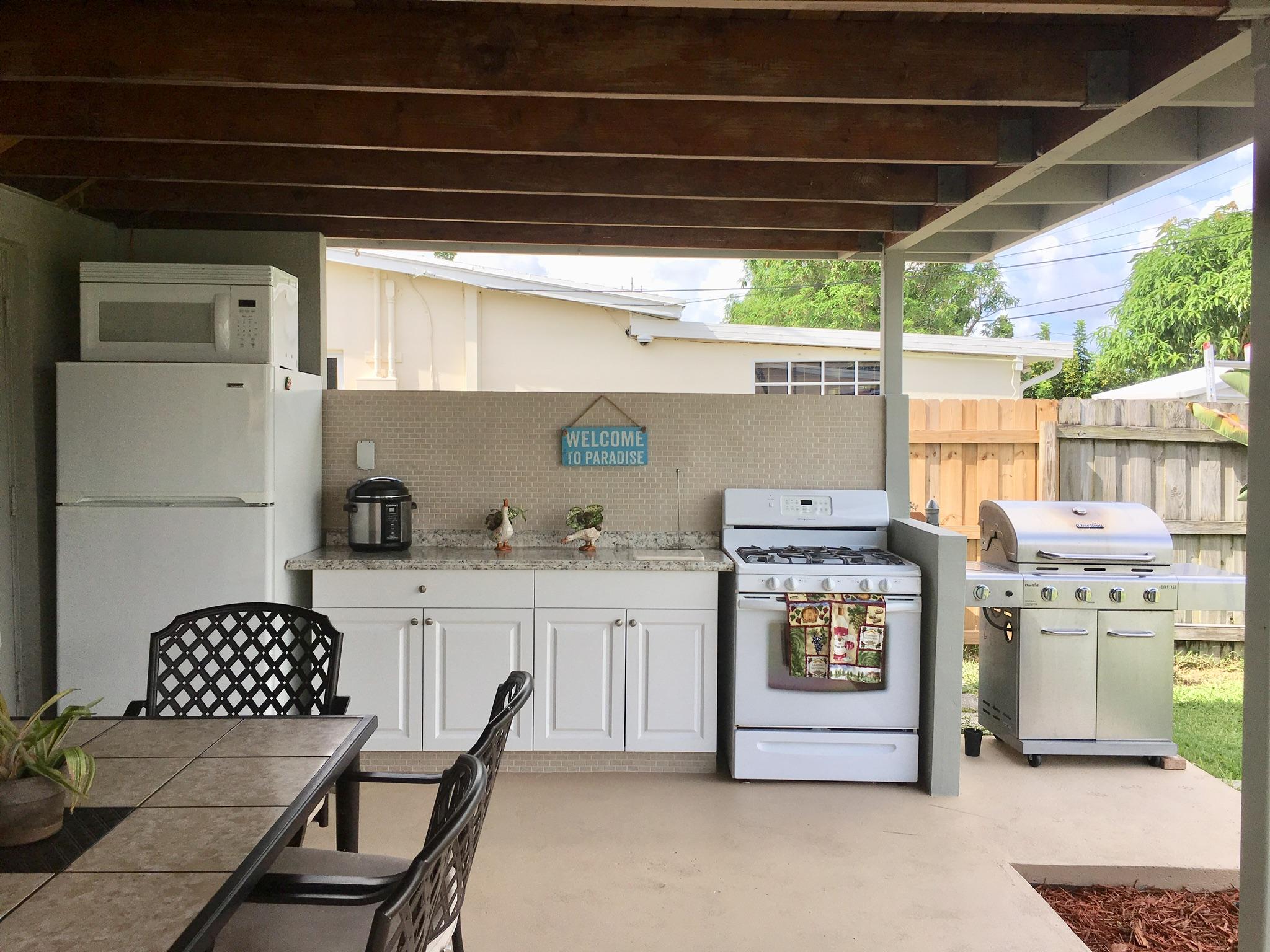 46 Andros Road Palm Springs, FL 33461 - Photo 5 of 25 Covered patio 2
