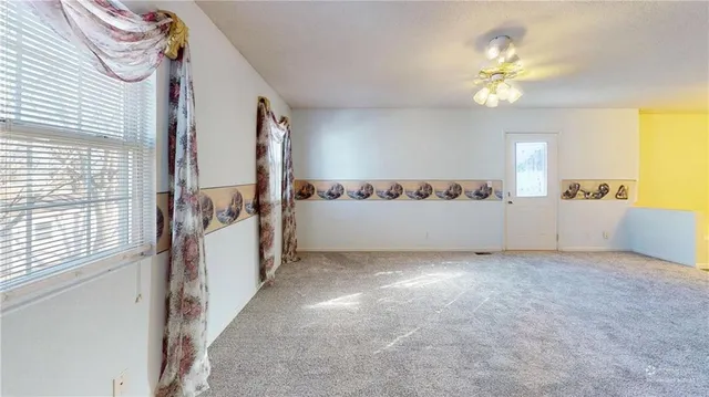 $299,900 | 20089 South 1475th Road, Nevada, MO 64772