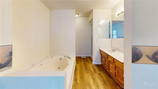 $299,900 | 20089 South 1475th Road, Nevada, MO 64772