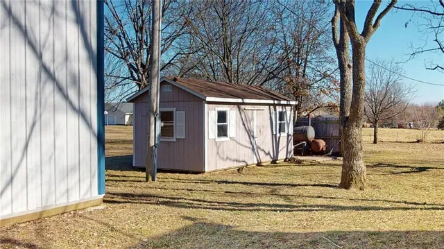 $299,900 | 20089 South 1475th Road, Nevada, MO 64772