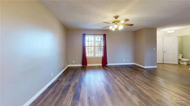 $299,900 | 20089 South 1475th Road, Nevada, MO 64772