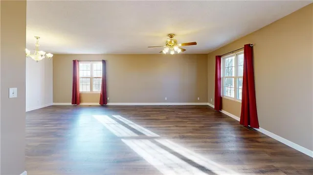 $299,900 | 20089 South 1475th Road, Nevada, MO 64772