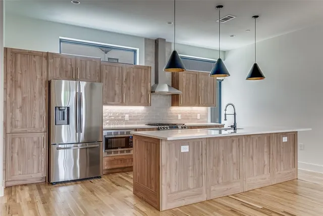 $3,510 | 5609 Live Oak Street, Unit 404, Dallas, TX 75206