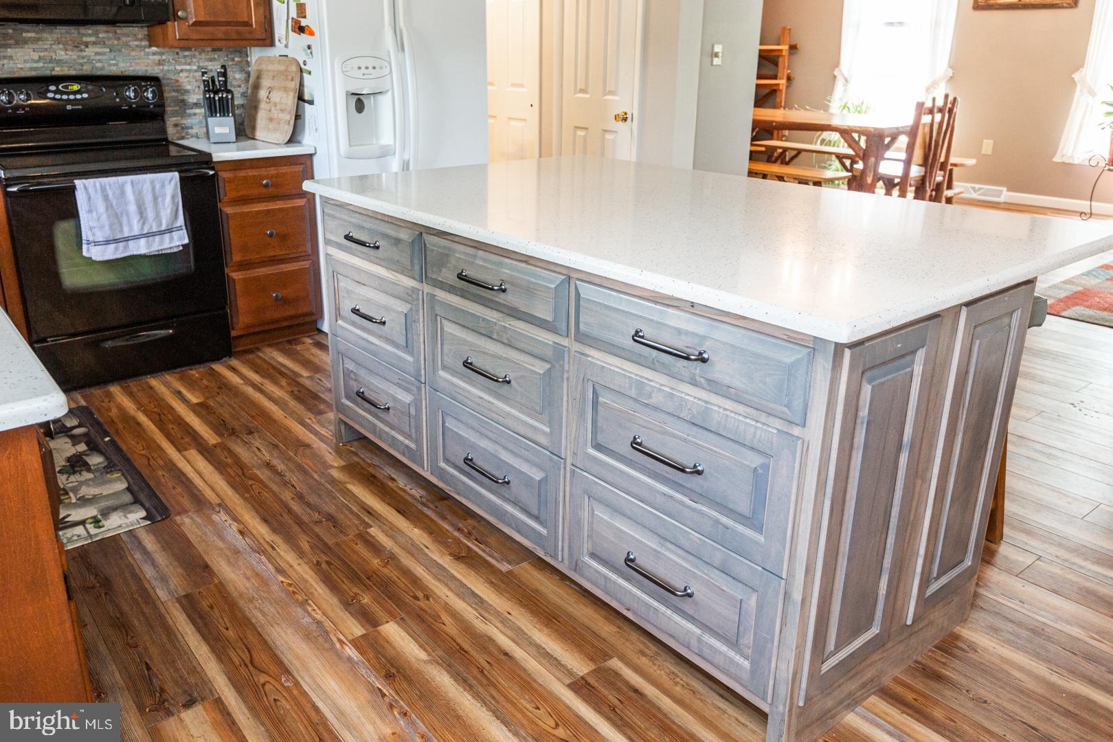 681 Ridgeview Drive Ephrata, PA 17522 - Photo 21 of 71 Extra deep drawers and cabinets - soft close!