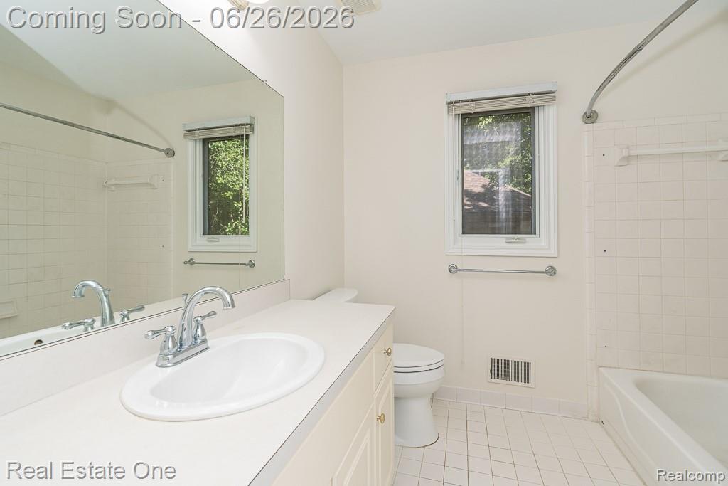 227 Bloomer Ridge Court Rochester, MI 48307 - Photo 28 of 45 227 Bloomer Ridge Ct_MLS-025.jpg