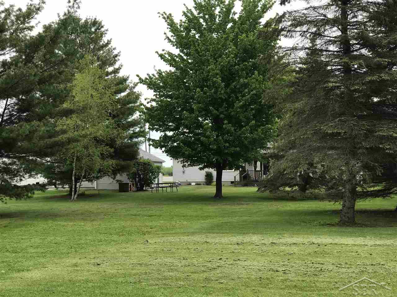 1052 South Huron Road Kawkawlin, MI 48631 - Photo 55 of 58 31381849-54.JPG
