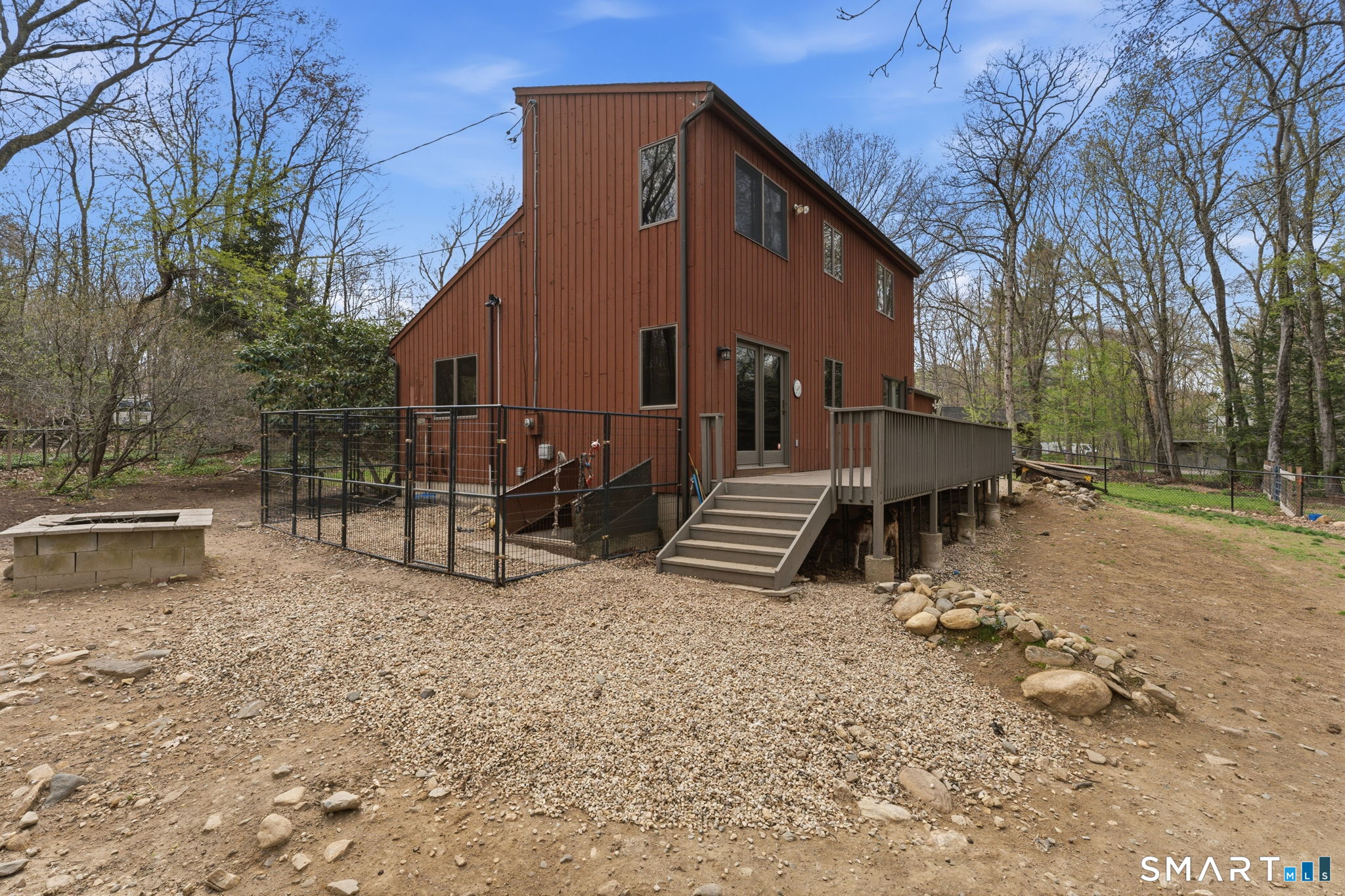 283 Main Street South Bethlehem, CT 06751 - Photo 26 of 35 Side view with another kennel
