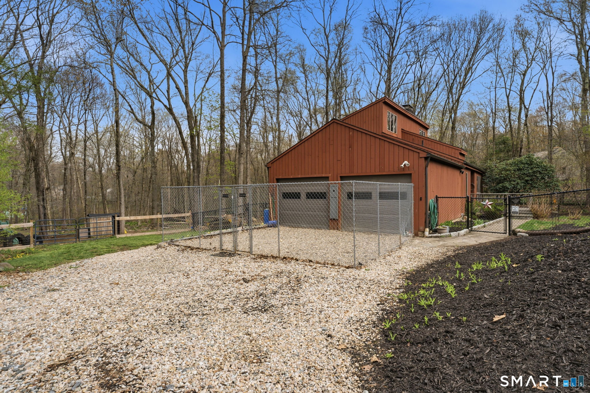 283 Main Street South Bethlehem, CT 06751 - Photo 28 of 35 Garage/kennel. Fences will be removed prior to close