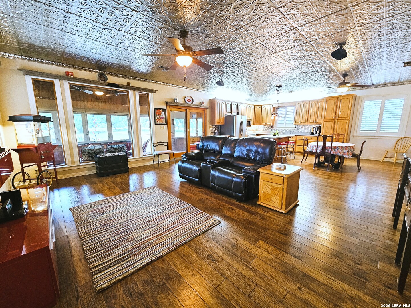 799 County Road 6612 Devine, TX 78016 - Photo 5 of 32 a living room with furniture and wooden floor