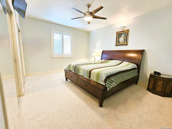 $974,999 | 799 County Road 6612, Devine, TX 78016