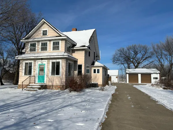 $229,000 | 321 Highway 7, Hutchinson, MN 55350