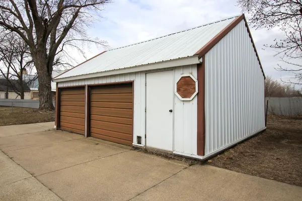 $229,000 | 321 Highway 7, Hutchinson, MN 55350