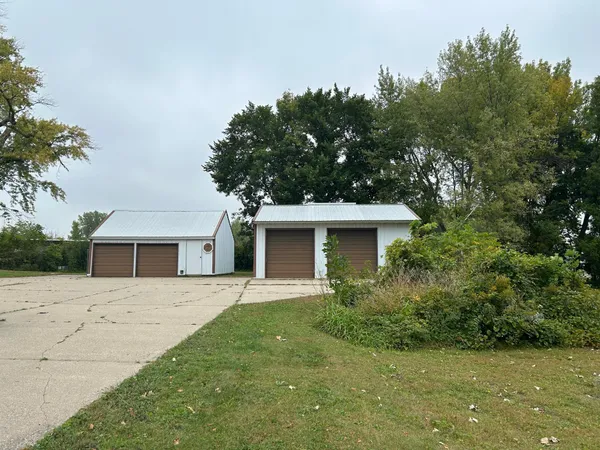 $229,000 | 321 Highway 7, Hutchinson, MN 55350