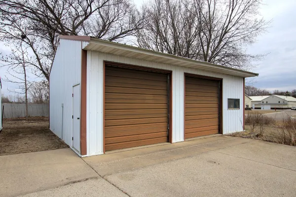$229,000 | 321 Highway 7, Hutchinson, MN 55350