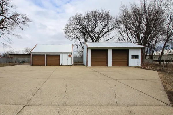 $229,000 | 321 Highway 7, Hutchinson, MN 55350