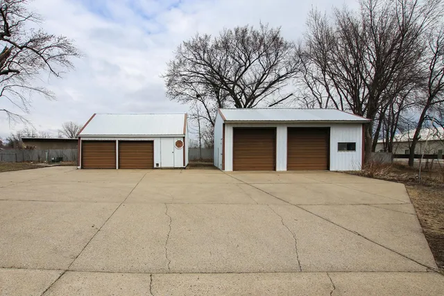 $229,000 | 321 Highway 7, Hutchinson, MN 55350