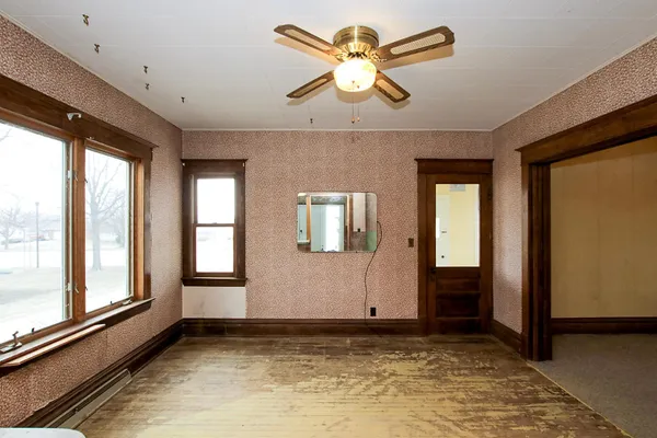 $229,000 | 321 Highway 7, Hutchinson, MN 55350