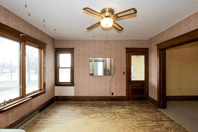 $229,000 | 321 Highway 7, Hutchinson, MN 55350