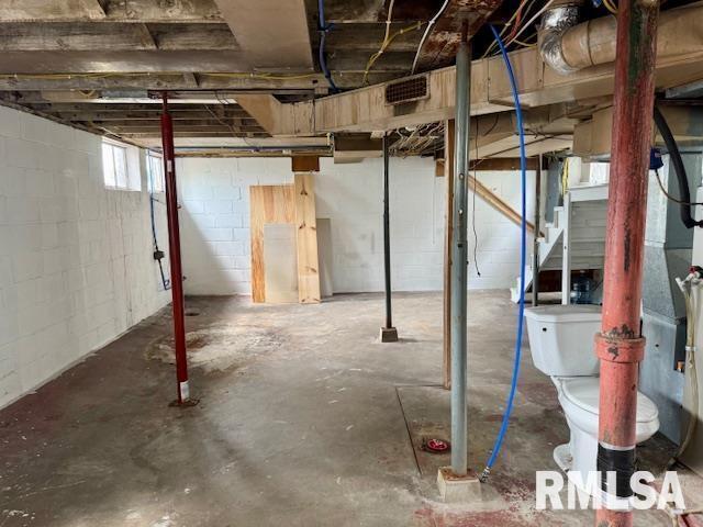 765 9th Avenue South Clinton, IA 52732 - Photo 20 of 25 a view of water heater room