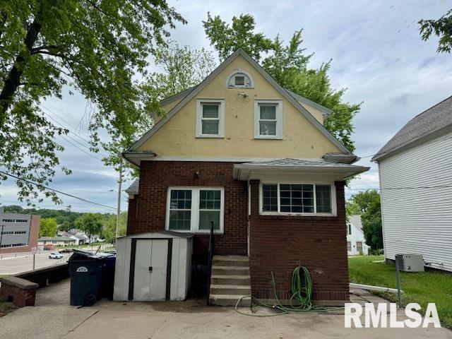 765 9th Avenue South Clinton, IA 52732 - Photo 22 of 25 a front view of a house with a yard