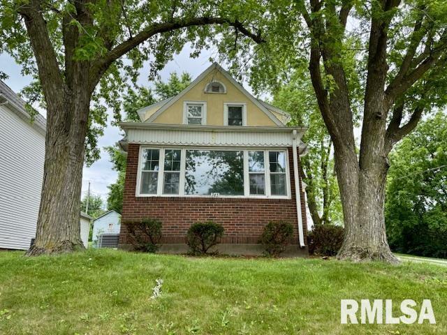 765 9th Avenue South Clinton, IA 52732 - Photo 25 of 25 a front view of a house with a yard