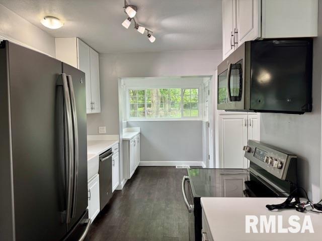 765 9th Avenue South Clinton, IA 52732 - Photo 3 of 25 a kitchen with stainless steel appliances a microwave a stove and a refrigerator