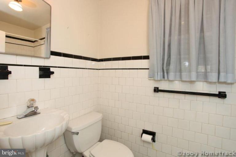 2204 South Road Baltimore, MD 21209 - Photo 8 of 18 Bath #1
