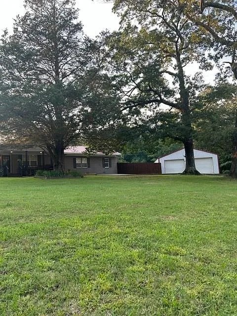 1105 Eastview Road Camden, TN 38320 - Photo 2 of 21 Gallery Image 2