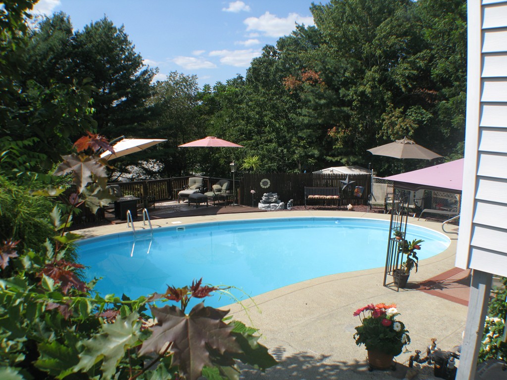 43 Roberta Road Blackstone, MA 01504 - Photo 3 of 30 Gallery Image 3