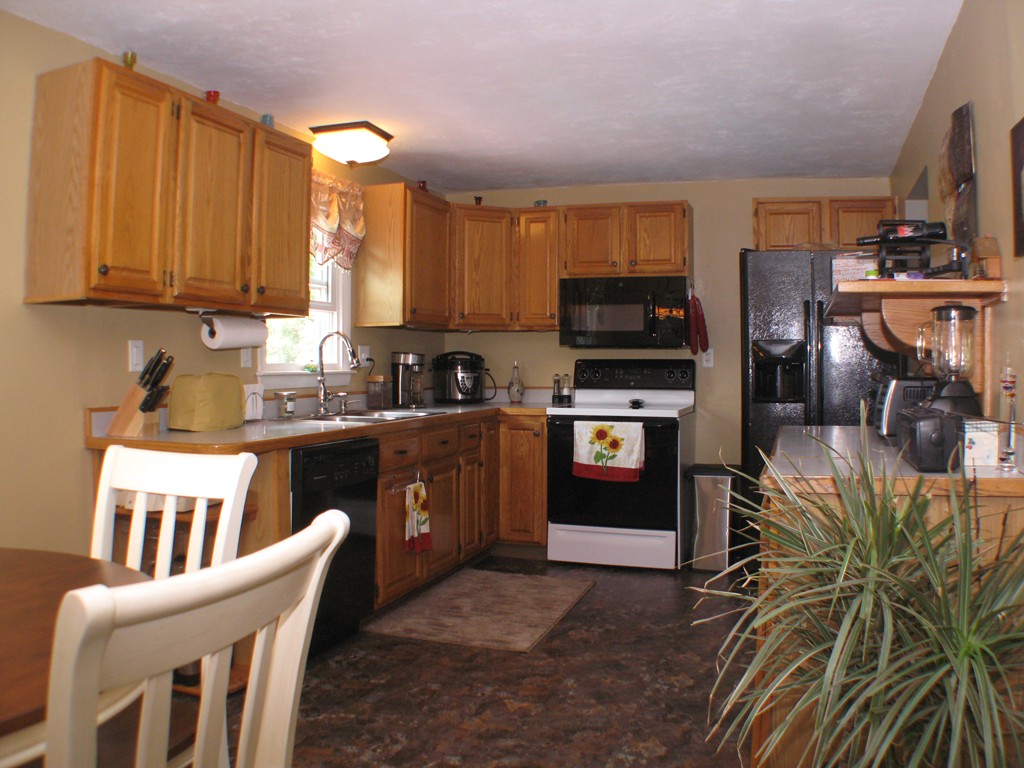 43 Roberta Road Blackstone, MA 01504 - Photo 4 of 30 Gallery Image 4